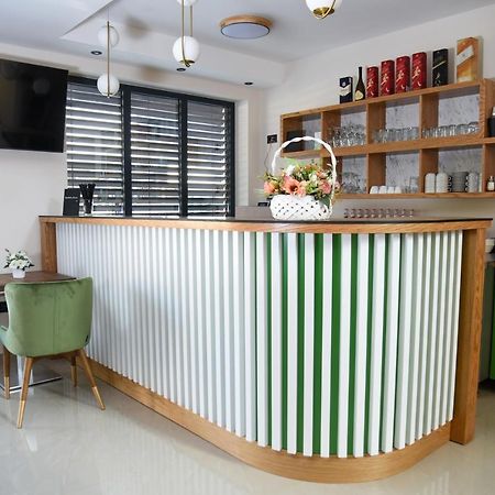 Merak Rooms & Caffe Bar ชาบาซ ภายนอก รูปภาพ