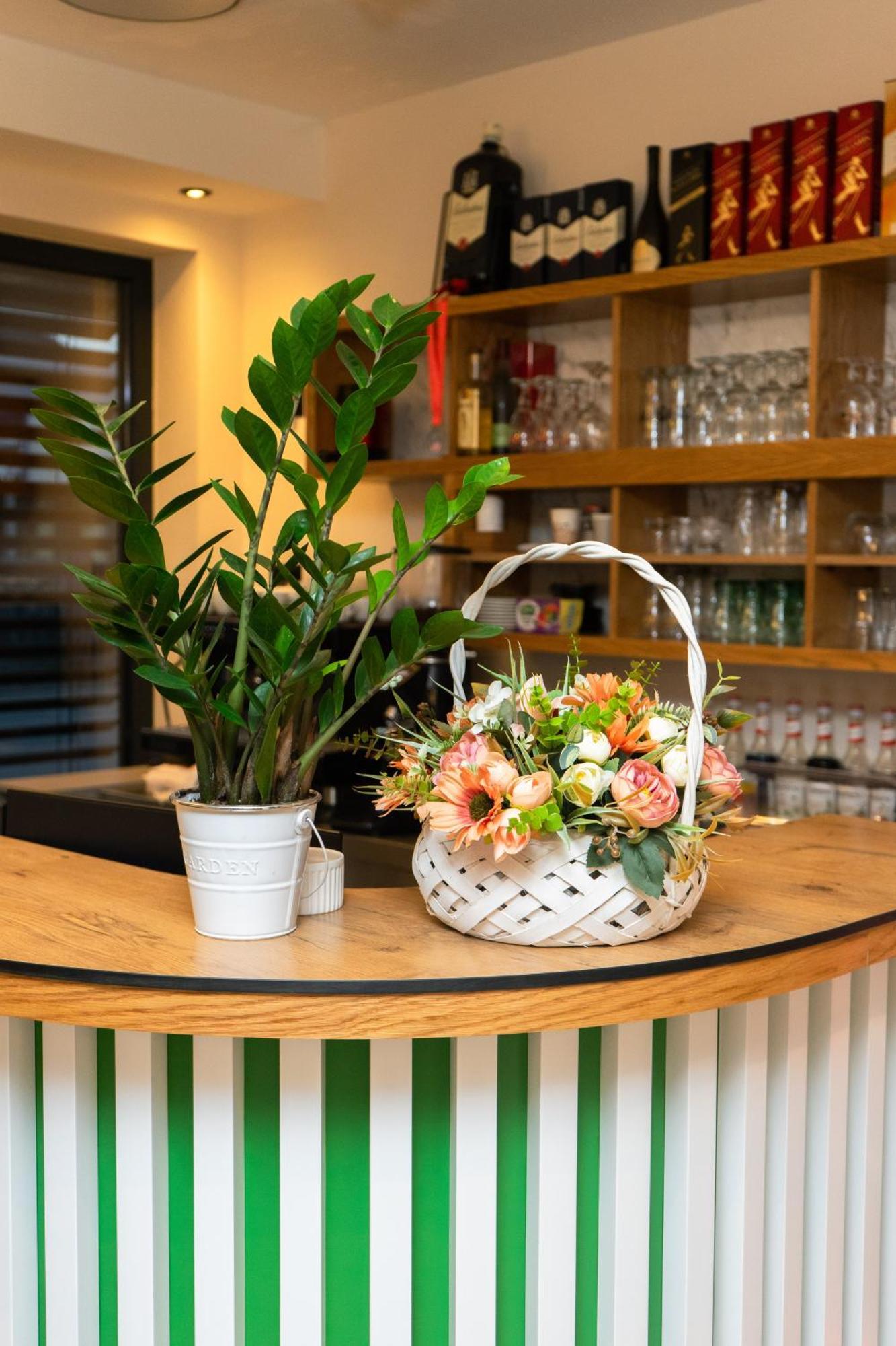 Merak Rooms & Caffe Bar ชาบาซ ภายนอก รูปภาพ