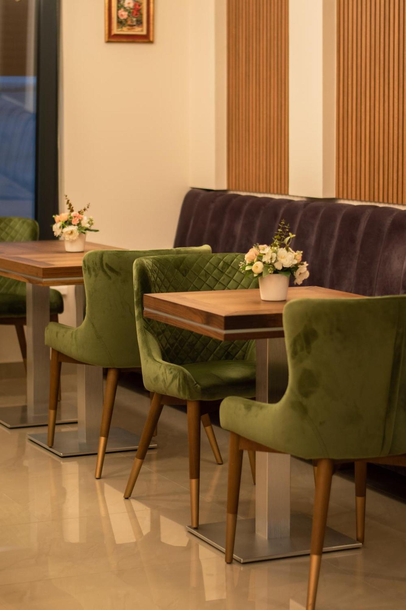 Merak Rooms & Caffe Bar ชาบาซ ภายนอก รูปภาพ